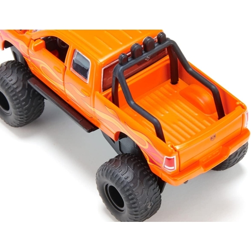 RAM 1500 z oponami balonowymi model metalowy SIKU S2358